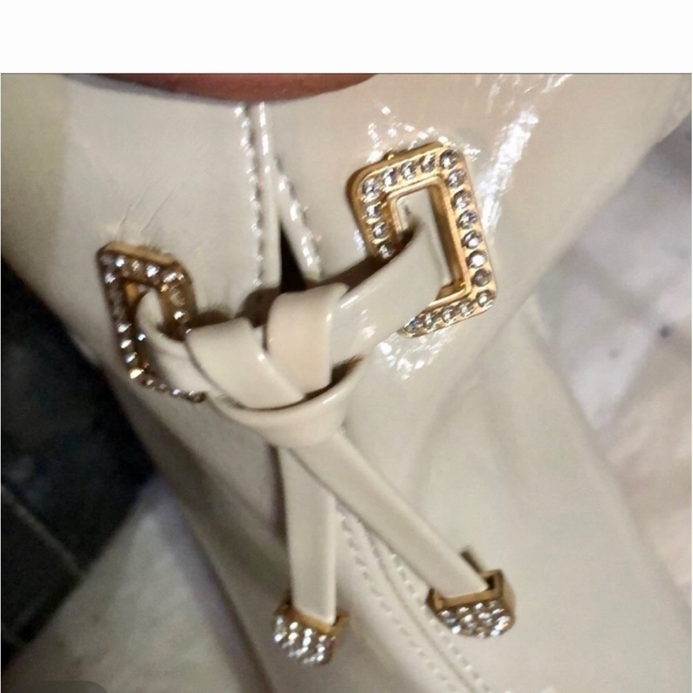 Winters here, time for boots - Picture 3 of 7